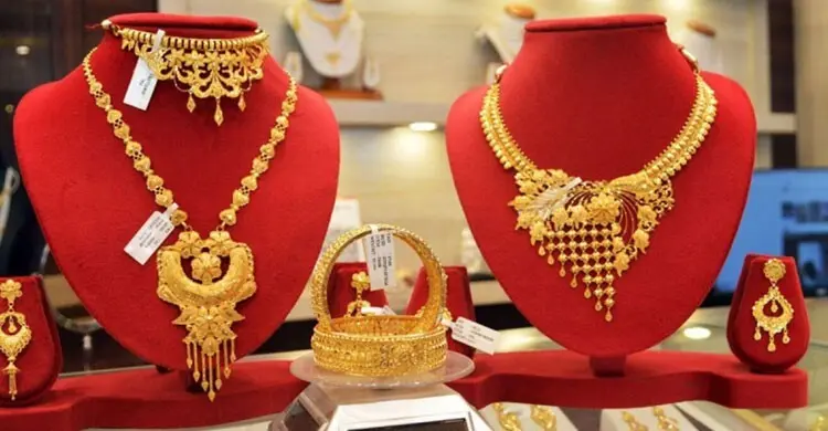 টানা ৪ দফায় সোনার দাম কমলো ১০৪৩৯ টাকা