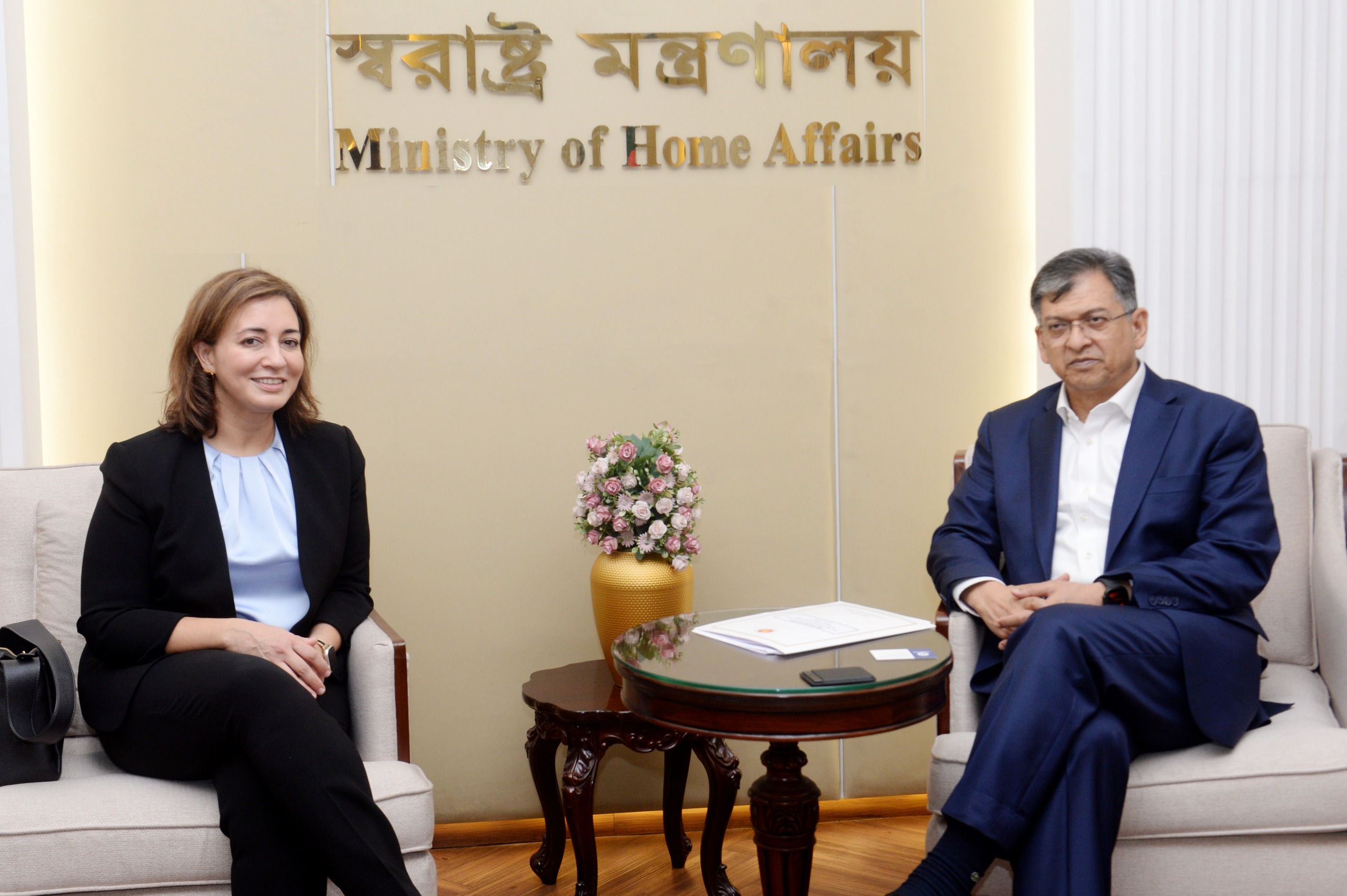 স্বরাষ্ট্রমন্ত্রীর সঙ্গে উইনরক ইন্টারন্যাশনালের প্রেসিডেন্টের সাক্ষাৎ