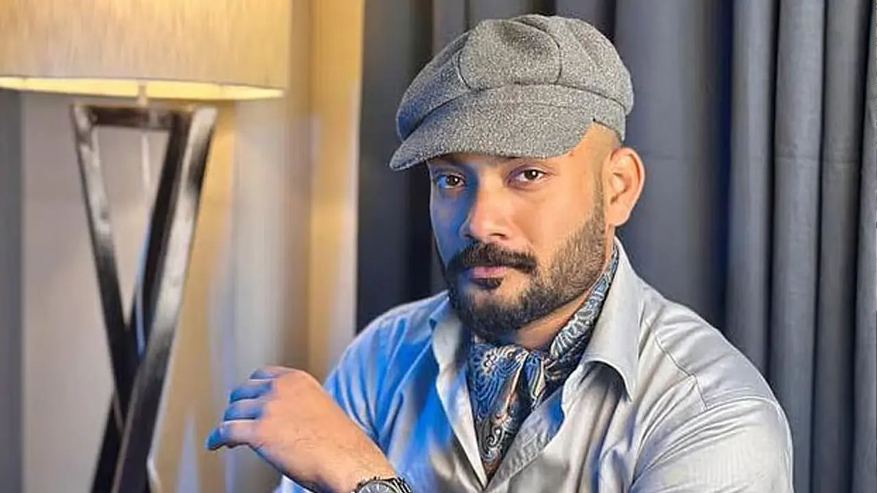 ময়নাতদন্ত শেষে তাহসিফের মরদেহ বাসায় নেওয়া হলো