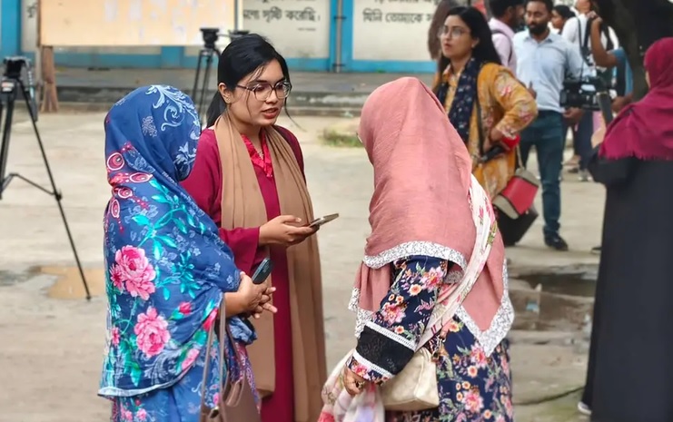 পাসের হারে মেয়েরা এগিয়ে থাকলেও জিপিএ-৫ বেশি ছেলেদের